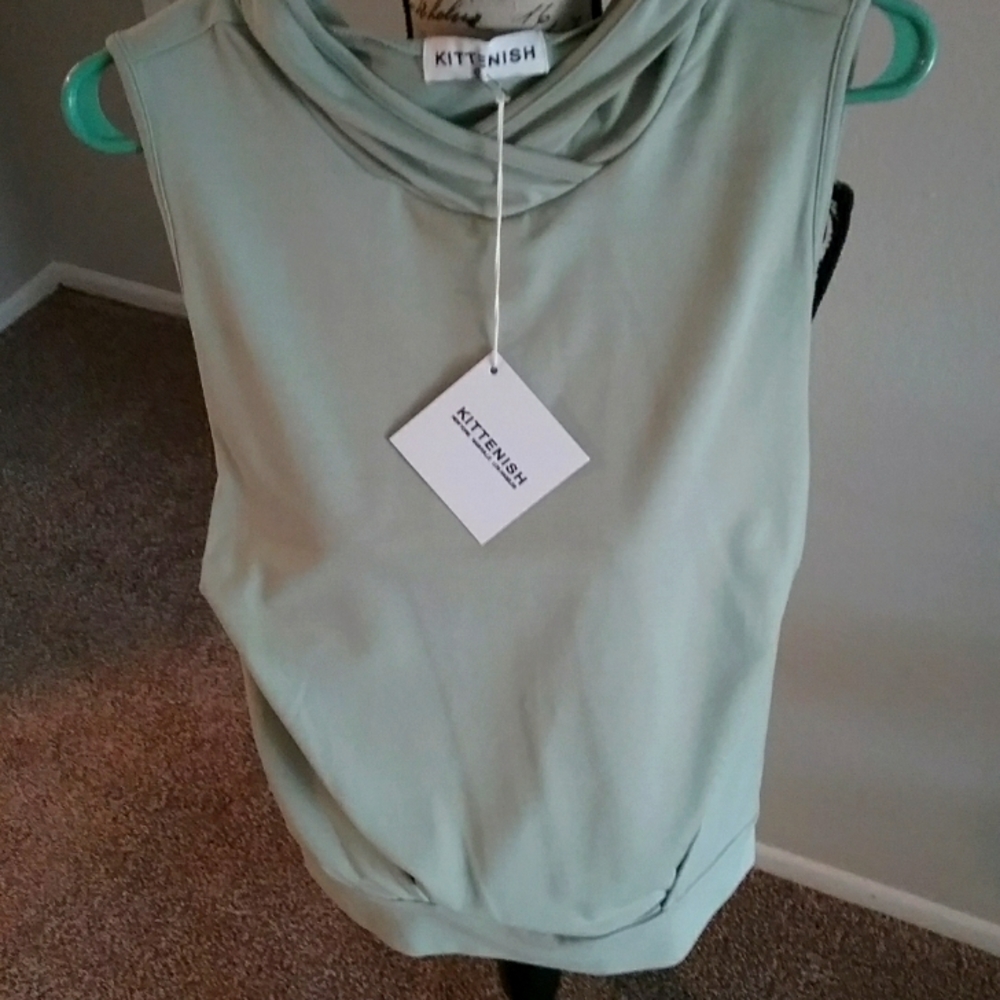 BRAND NEW NWT Kittenish Hooded Top by Jessie James Decker